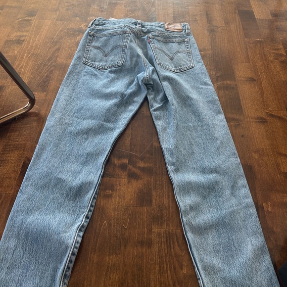 Levi straight leg light colored jeans - Picture 2 of 3